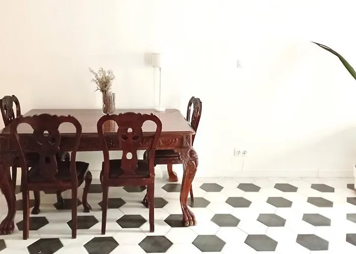 Stylish City Flat Near Promenade