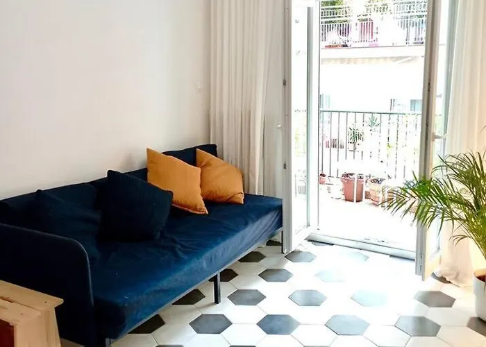 Stylish City Flat Near Promenade